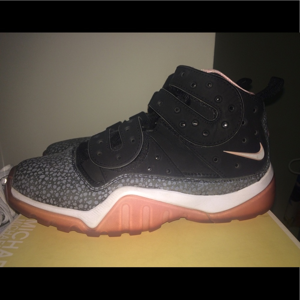 Nike Breast cancer Nike Charles Berkeley size 6